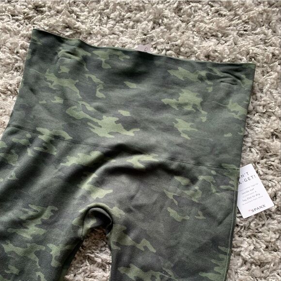 NEW SPANX Look At Me Now SEAMLESS Green Camo LEGGINGS sz 1X - Picture 5 of 5